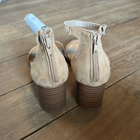 Portland Strapped sandal with heel size 9 women’s NWOT - Picture 3 of 5